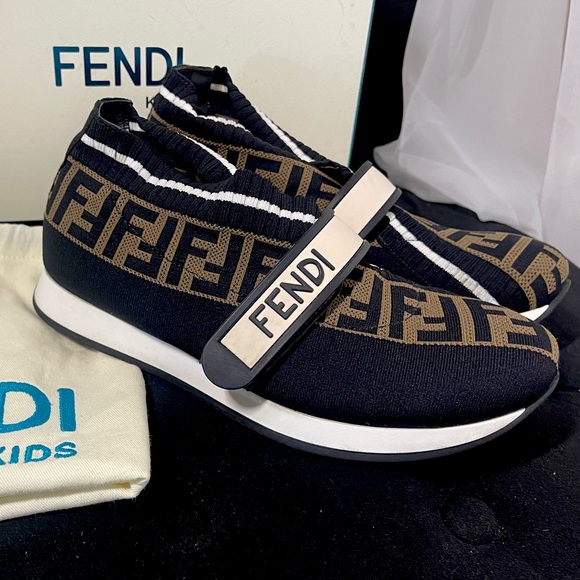 🖤🤎Fendi logo slip on sneakers size🤎🤍 - Picture 1 of 6